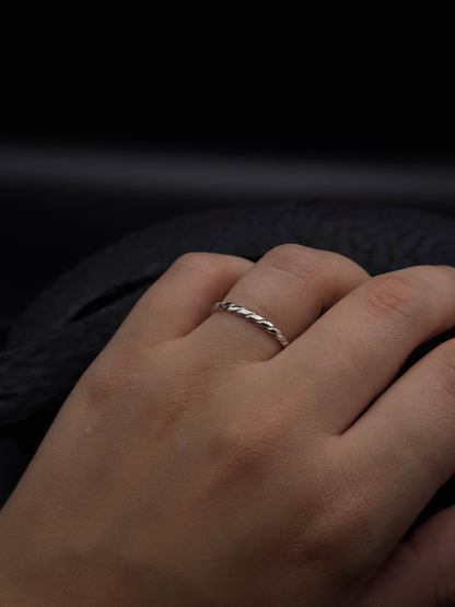 Zilveren twist ring