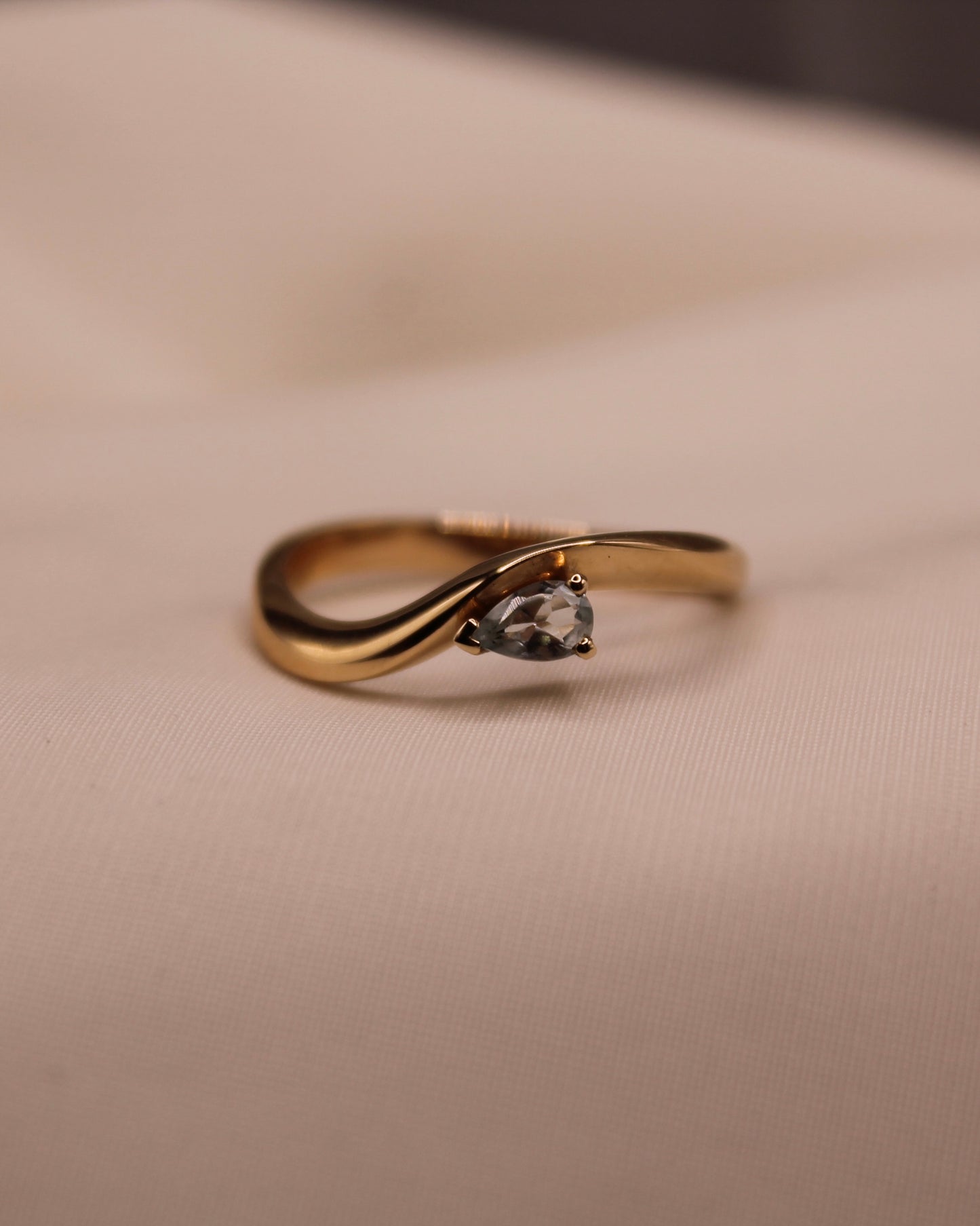 Wavy Aquamarine Ring 14k